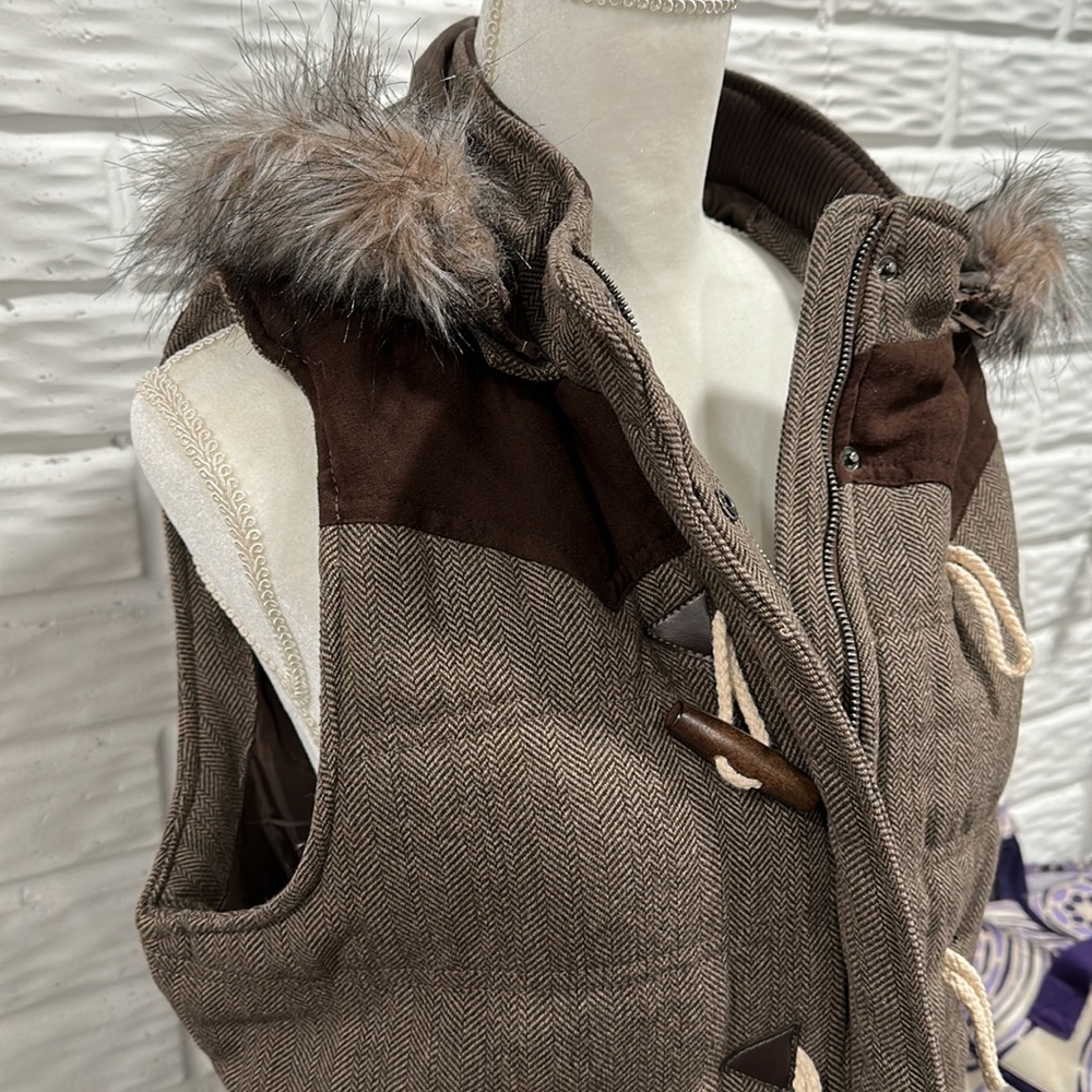 Vanity Vest - Picture 2 of 5